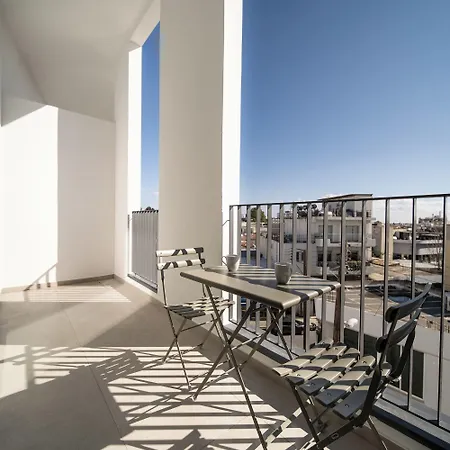 מלון דירות Alinea Center