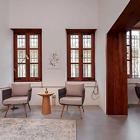 מלון דירות Alinea Center 4*