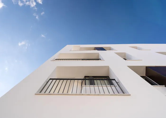 Alinea Center Apartahotel 4*