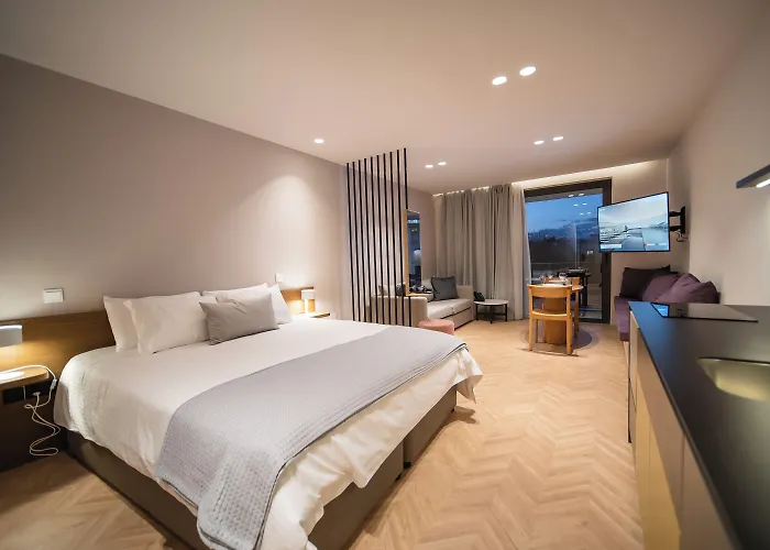 Alinea Center Apartahotel 4*