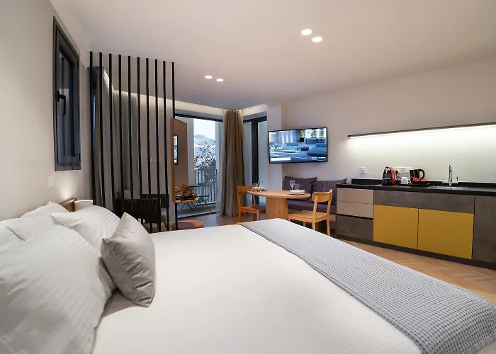 Alinea Center Apartahotel 4*